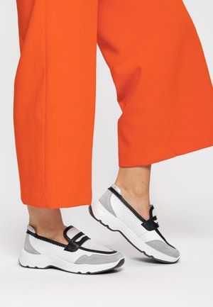 BOSTON MOCCA - Slipper - weiß