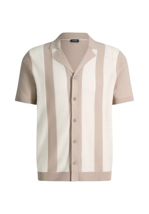 Beżowo-biała koszula na krótki rękaw z pionowymi, perforowanymi paskami i kołnierzykiem z wycięciem.