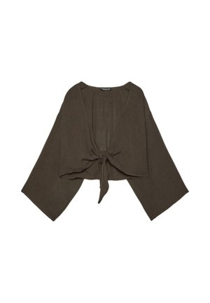 Blusa marrone corta con maniche larghe e nodo frontale, realizzata in tessuto leggero.