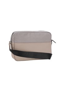 Borsa a tracolla in tessuto grigio con una sezione inferiore beige liscia, chiusura con zip e una tracolla nera regolabile.