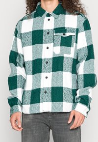 YOUNG POETS Lehká bunda - dark green