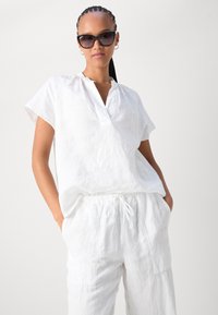 Marc O'Polo PANTS JOGGER STYLE STRAIGHT LEG MEDIUM WAIST DRAWSTRING - Calças - white