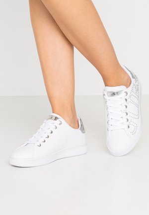 Sneakers - white