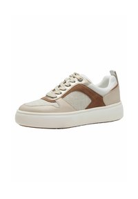 Sneakers med en blandning av ljusbeige läder och texturerad brun stoff. Har en tjock vit sula och snörningsdesign med rund tå.