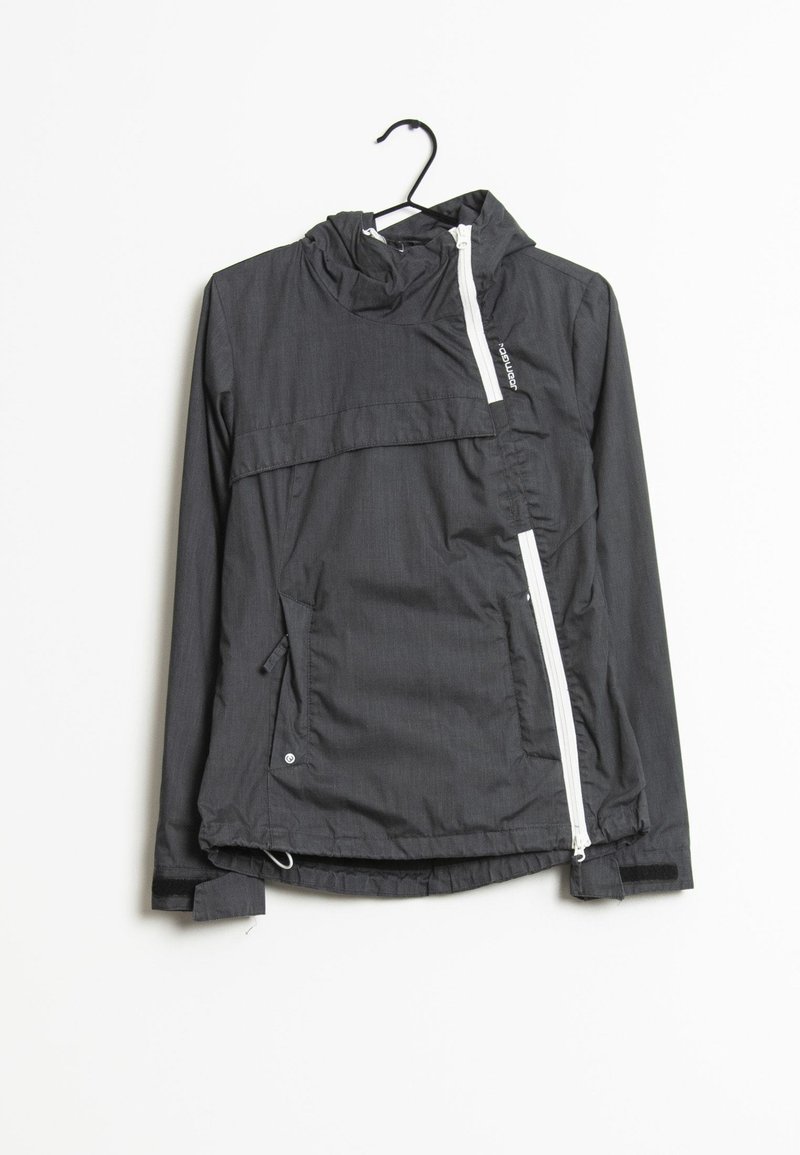 Giacca leggera nera con cappuccio, zip frontale e due tasche laterali. Presenta una texture liscia e un orlo regolabile.