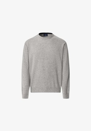 Lichtgrijze gebreide trui met een ronde hals, lange mouwen en geribde boorden. De stof lijkt zacht en glad zonder zichtbare patronen of accenten.