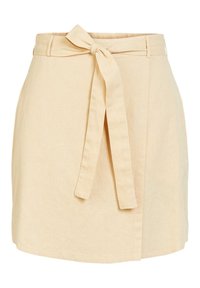 Jupe en lin beige avec une ceinture à nouer à la taille, présentant une coupe droite et une texture subtile. L'ourlet est légèrement arrondi.