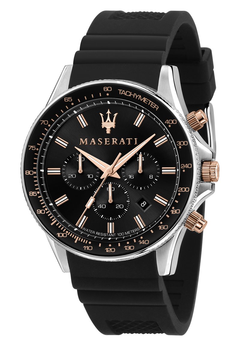Orologio cronografo Maserati con quadrante nero, dettagli in oro rosa, cassa in acciaio inossidabile argentato e cinturino in gomma nera. Resistente all'acqua fino a 100 metri.