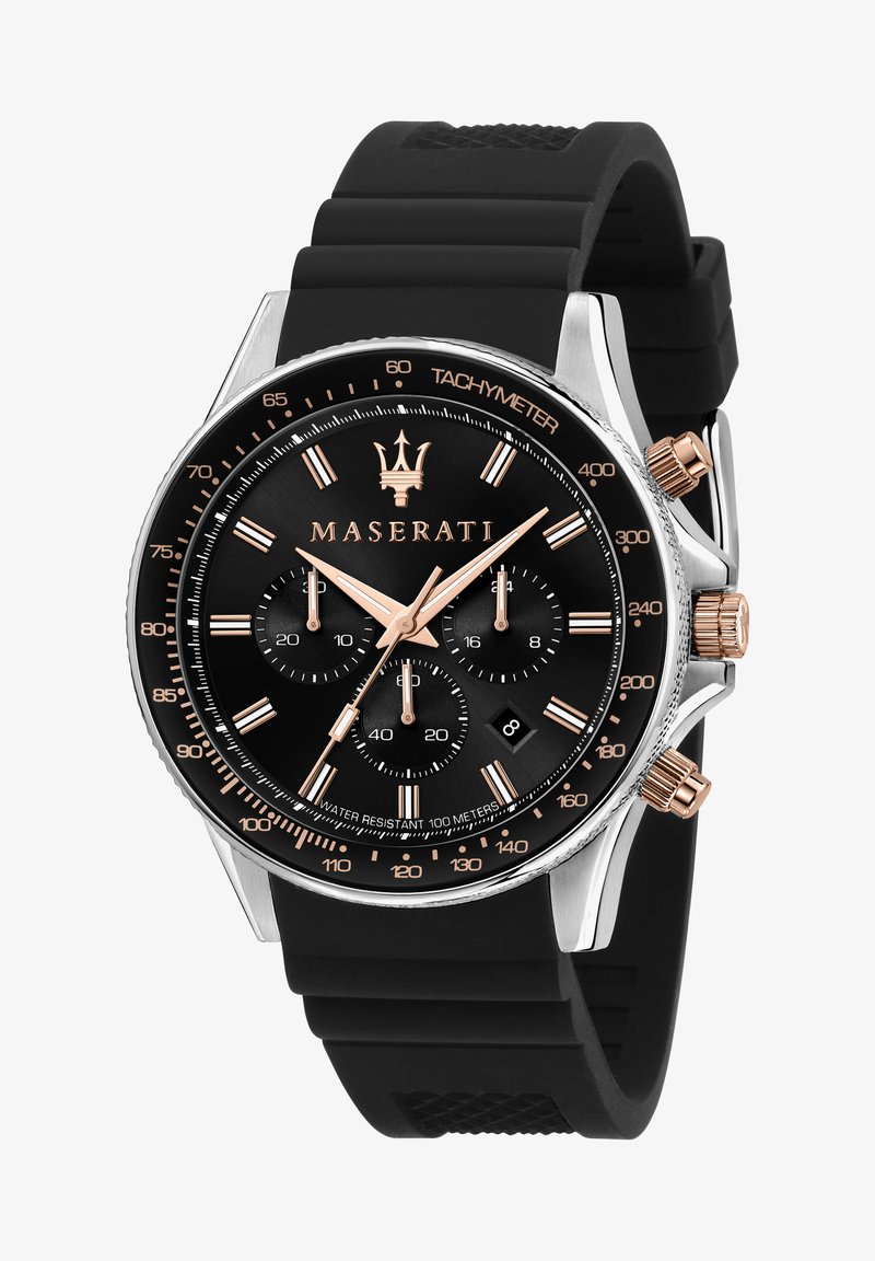 Orologio cronografo Maserati con quadrante nero, dettagli in oro rosa, cassa in acciaio inossidabile argentato e cinturino in gomma nera. Resistente all'acqua fino a 100 metri.