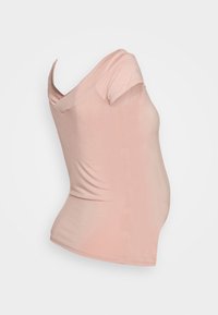 Top de manga curta rosa claro com decote redondo, design ajustado, tecido macio e forma elástica para acomodar uma barriga em crescimento.