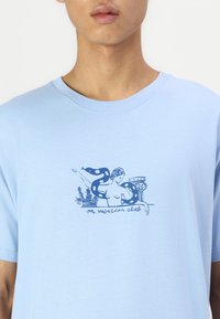 On Vacation EVE UNISEX - T-shirt print - sky blue