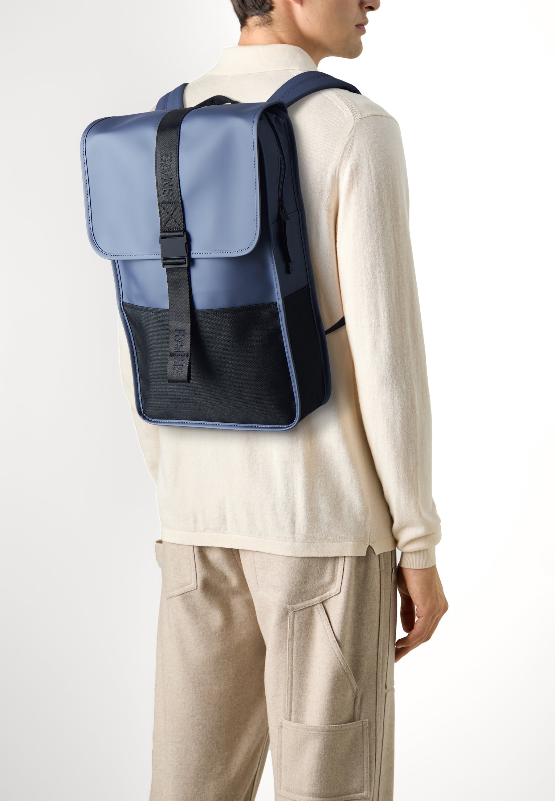 Rains Trail Msn Matte-shell Backpack in Black
