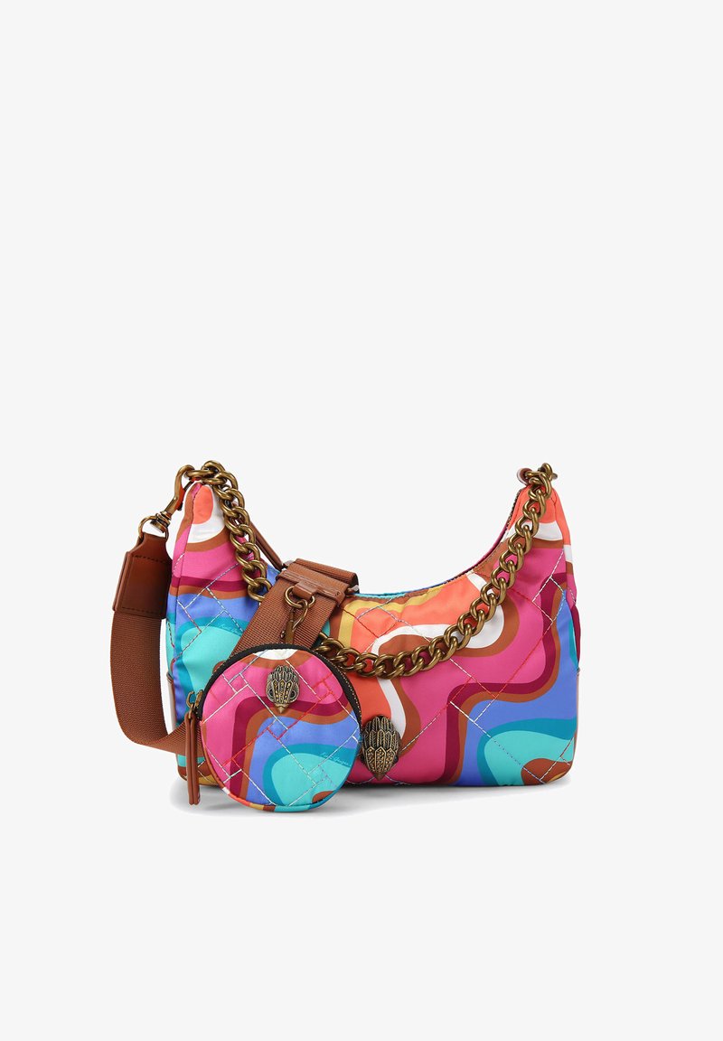 Borsa a spalla trapuntata in colori vivaci con un accento a catena. Include una pochette rotonda con zip. Presenta un mix di trame e motivi.