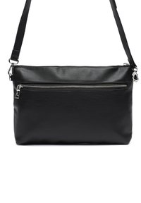 Borsa a tracolla nera in pelle con texture liscia, tasca anteriore con cerniera e tracolla regolabile. Forma rettangolare, design minimalista.