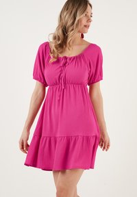 LELA REGULAR FIT - Nappali ruha - fuchsia