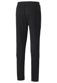 Zwarte slim fit broek met een elastische tailleband, zijzakken en een gladde stofstructuur. Het ontwerp heeft gebogen naden.