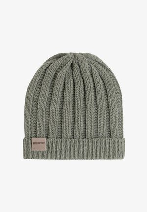 Grijze gebreide muts met verticale ribbelstructuur en een omgeslagen rand. Bevat een klein beige label met de tekst "KNIT FACTORY."