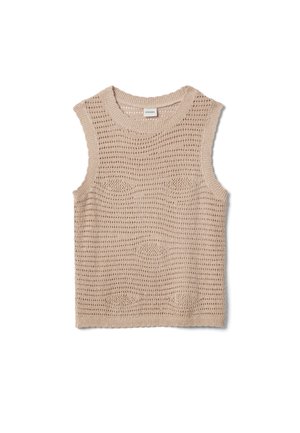 Beige mouwloos gebreid vest met ronde hals en opengewerkt patroon, plat liggend op een witte achtergrond.