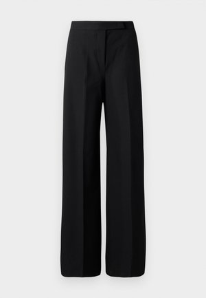 Bredbenede sorte bukser med en glat, mat tekstur. Flad talje uden synligt hardware eller mønstre. Simpelt og elegant design.