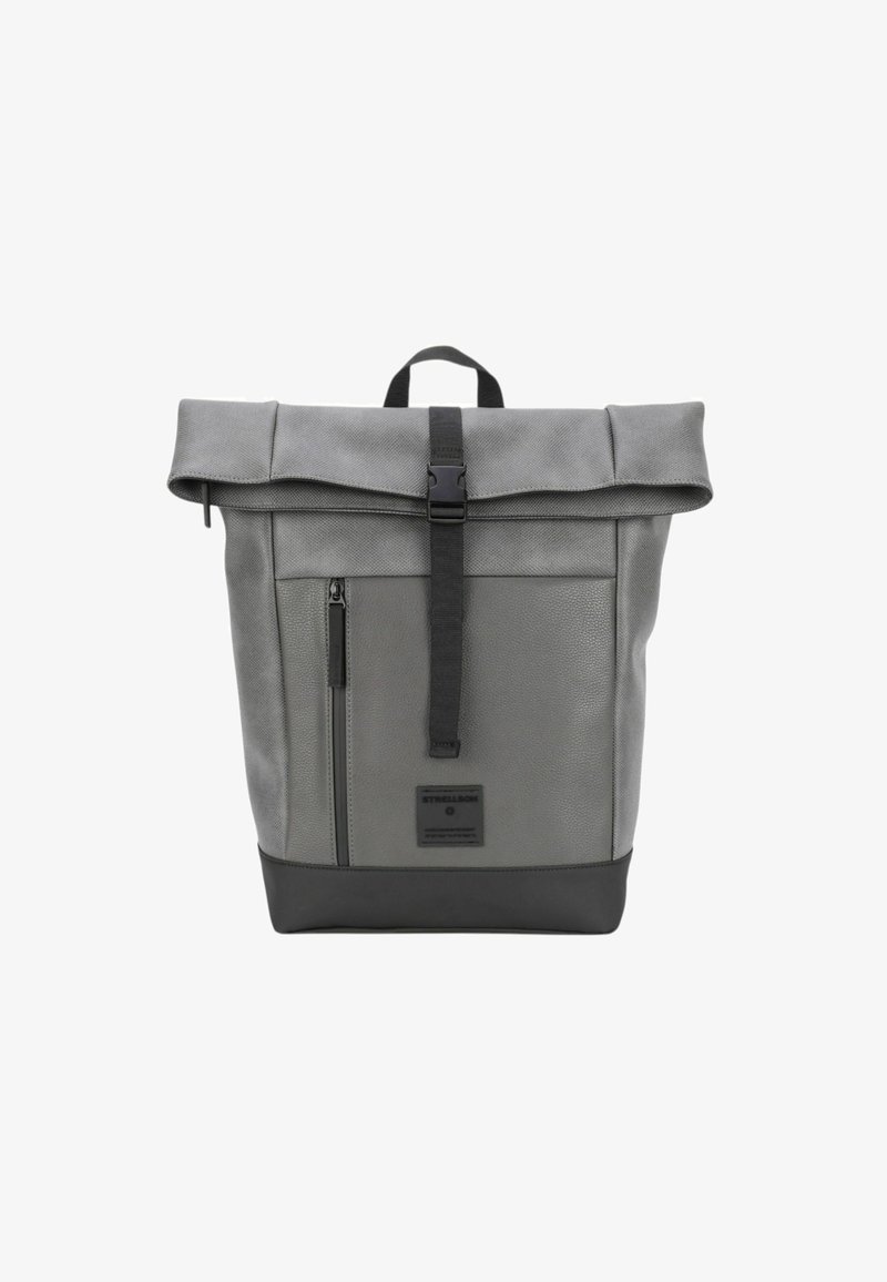 Zaino grigio a scomparsa con tessuto testurizzato, tasca frontale con zip, cintura verticale nera e dettagli neri sulla parte inferiore per stabilità.