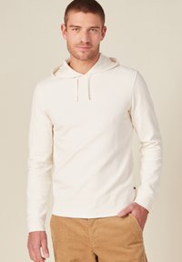 Cremefarbener Pullover-Hoodie aus strukturiertem Material, mit Kängurutasche und verstellbarem Kapuzenzug. Lange Ärmel mit eng anliegenden Bündchen.