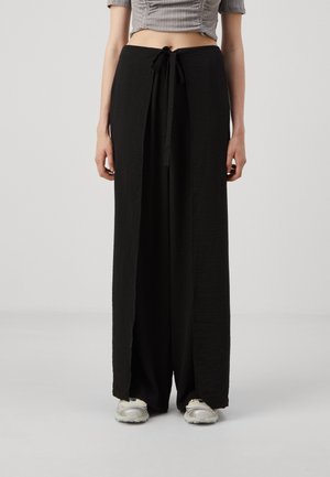 JDYDIVYA SLIT - Trousers - black