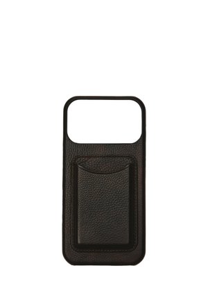 Schwarze strukturierte Leder-Handyhülle mit einer befestigten Kartenfach-Tasche auf der Rückseite, entworfen für ein Smartphone mit großem Kameraausschnitt.