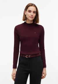 Неизбран, deep burgundy