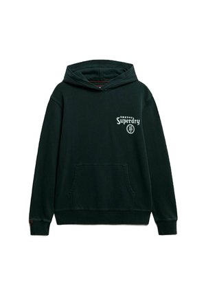 Sort hoodie med lomme foran og hvidt "Superdry" logo samt japanske tegn på venstre bryst.