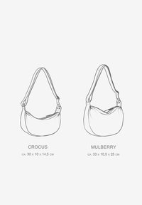 Borse a tracolla dal design semplice, una etichettata "Crocus" e l'altra "Mulberry." Entrambe presentano una trama liscia e dimensioni variabili.