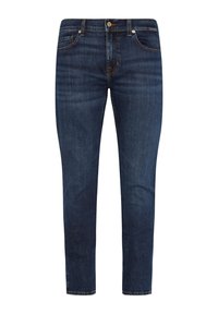 Jean en denim bleu foncé, coupe ajustée, design à cinq poches, coutures classiques et fermeture à bouton en métal avec une légère texture.