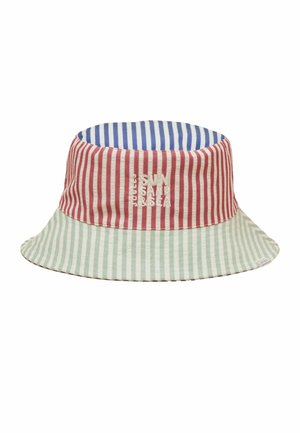 Kapelusz typu bucket z pionowymi paskami w kolorach niebieskim, czerwonym i białym, z wyhaftowanym tekstem "JOULES SUN SAND SEA" na czerwonym pasku.