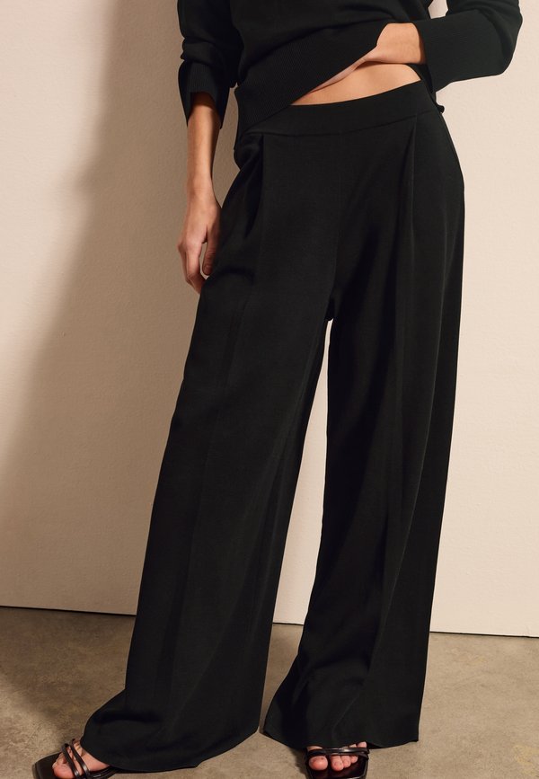 WIDE LEG - Stoffhose