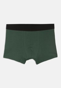Boxer briefs verdes escuros com um cós elástico preto, apresentando um bolso contornado e costuras planas para conforto e ajuste.