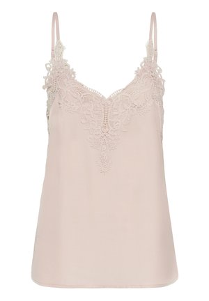 Camisole rose clair avec bretelles fines réglables et délicats détails de dentelle le long du décolleté en V et de la partie supérieure de la poitrine.