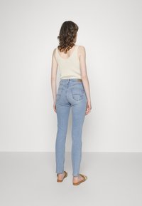 Mavi SOPHIE - Calças de ganga de corte skinny - light blue glam