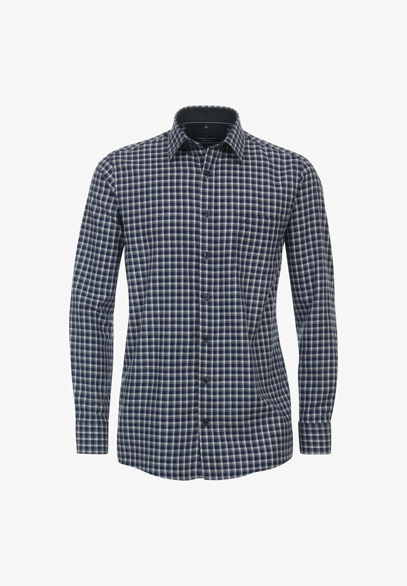 Camicia da uomo a maniche lunghe con bottoni, motivo a quadri blu navy e bianco, con una singola tasca sul petto, mostrata su sfondo bianco.