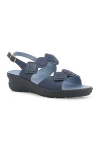 Sandalo in pelle blu con tre cinturini regolabili, elementi decorativi ingranditi e una zeppa da 5 cm per supporto e comfort.