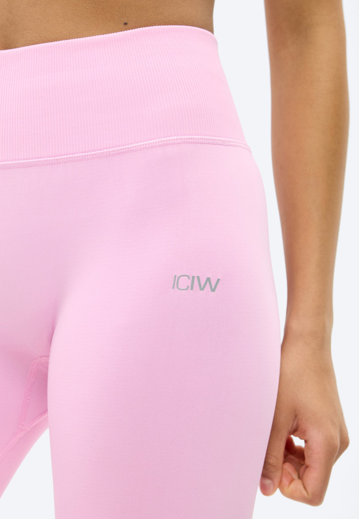 DEFINE SEAMLESS V SHAPE TIGHT