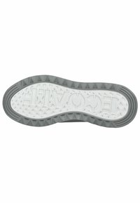Semelle de chaussure en caoutchouc grise avec un intermédiaire texturé blanc. La semelle extérieure affiche un motif de crantage géométrique et le nom de la marque en relief.
