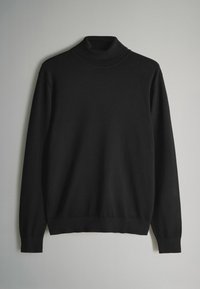 Must mustre, mis on valmistatud siledast kangast, pikkade varrukatega, ribatud mansettide ja kraega, lihtsa ja minimalistliku disainiga.