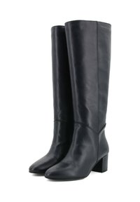 Stivali alti neri in pelle, con punta arrotondata, tacco a blocco e texture liscia; presentano cuciture minime e un design elegante.