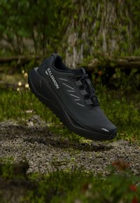 Ei valittu, phantom/black