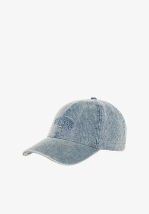 Casquette en denim bleu clair avec une couronne arrondie et un visière incurvé. Présente un logo brodé discret sur le panneau avant.