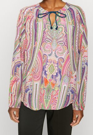 Langärmlige Bluse mit farbenfrohen, filigranen Paisley-Mustern in Pink, Grün, Lila, Orange und Blau, mit einem vorderen Schlitz und einer marineblauen Schnürung.