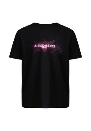 Zwart T-shirt met korte mouwen met de tekst "ALESSANDRO MILANO" in witte en roze glitch-effect, gecentreerd op de borst.