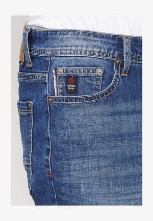 Koroshi, STRECTH REGULAR FIT BERMUDA - Short en jean - azul med medium blue