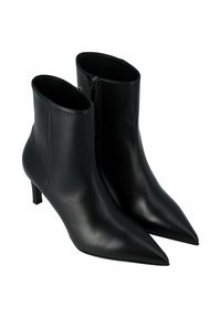 Stivali neri in pelle fino alla caviglia con punta affusolata e tacco a blocco di altezza media. Presentano una cerniera laterale e una texture liscia.