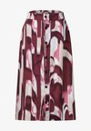 MIDI-ROCK MIT KNOPFLEISTE UND PRINT - Jupe trapèze - rustic rouge