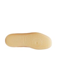 Suola di scarpa Puma realizzata in gomma crema testurizzata, con motivi circolari e ondulati; design flessibile per grip e comfort.